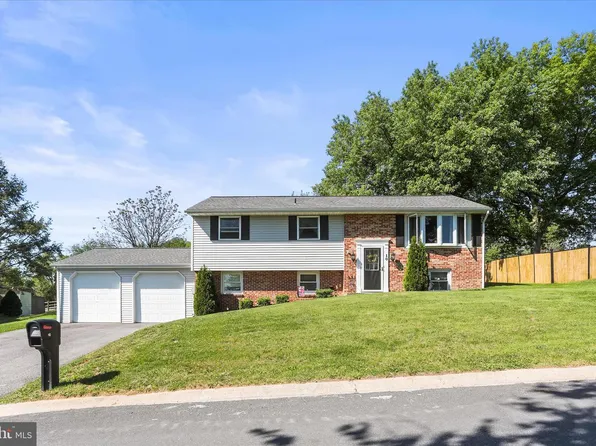 10 Logan Heights Rd, York, PA 17403