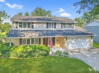 9S115 Nantucket Dr, Darien, IL