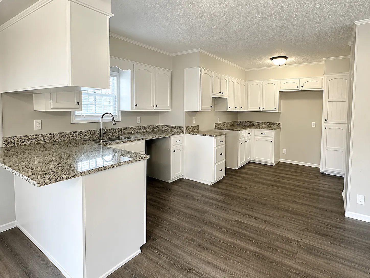 3 bed, 1444 sqft, $999 — Photo 2