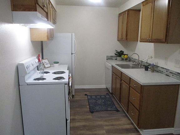 2nd image of 704 NE Kane Dr #109OFFSITE-1229