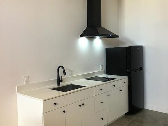 5th image of 1100 E 7th St #1104
