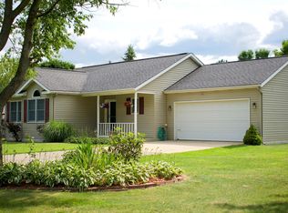 56750 Squaw Ct, Three Rivers, MI 49093