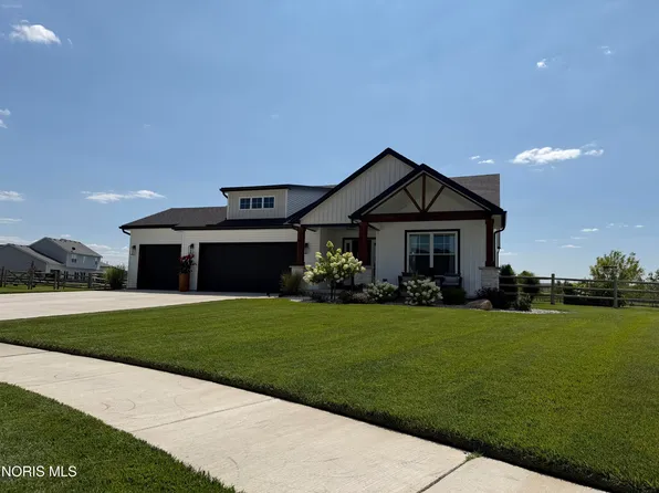 1403 Roberts Cir, Waterville, OH 43566