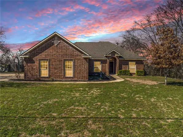 609 N Harrison St, West, TX 76691