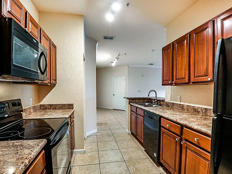 Yacht Club — Photo 32