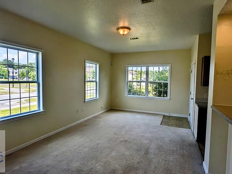 409 Valdez Ct — Photo 3