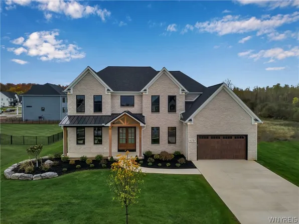 9797 Longleaf Trl, Clarence, NY 14031