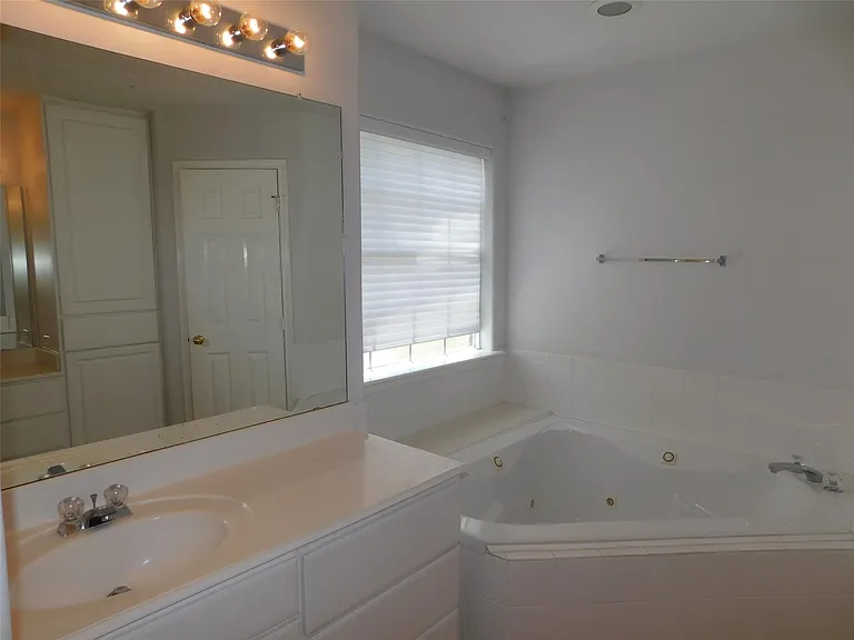 2710 Grants Lake Blvd #F4 — Photo 19