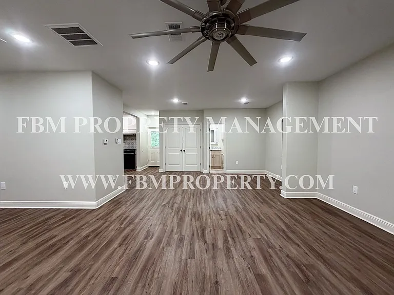 338 Post Oak Dr — Photo 8