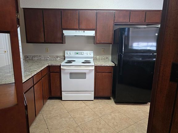 3rd image of 309 Somerset Dr