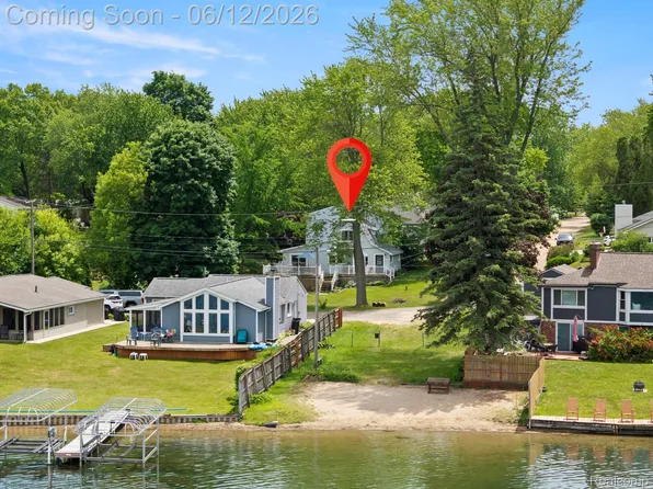 1808 Lombardy Dr, Highland, MI 48356