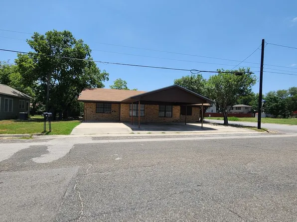 108 W 1st St, Lampasas, TX 76550