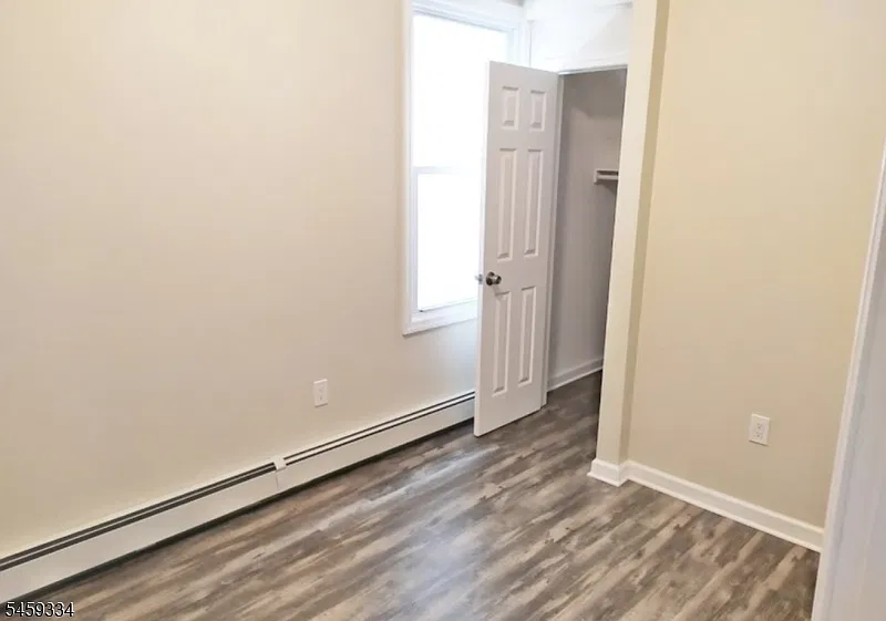 3 bed, 1.0 bath, $2,500 — Photo 4