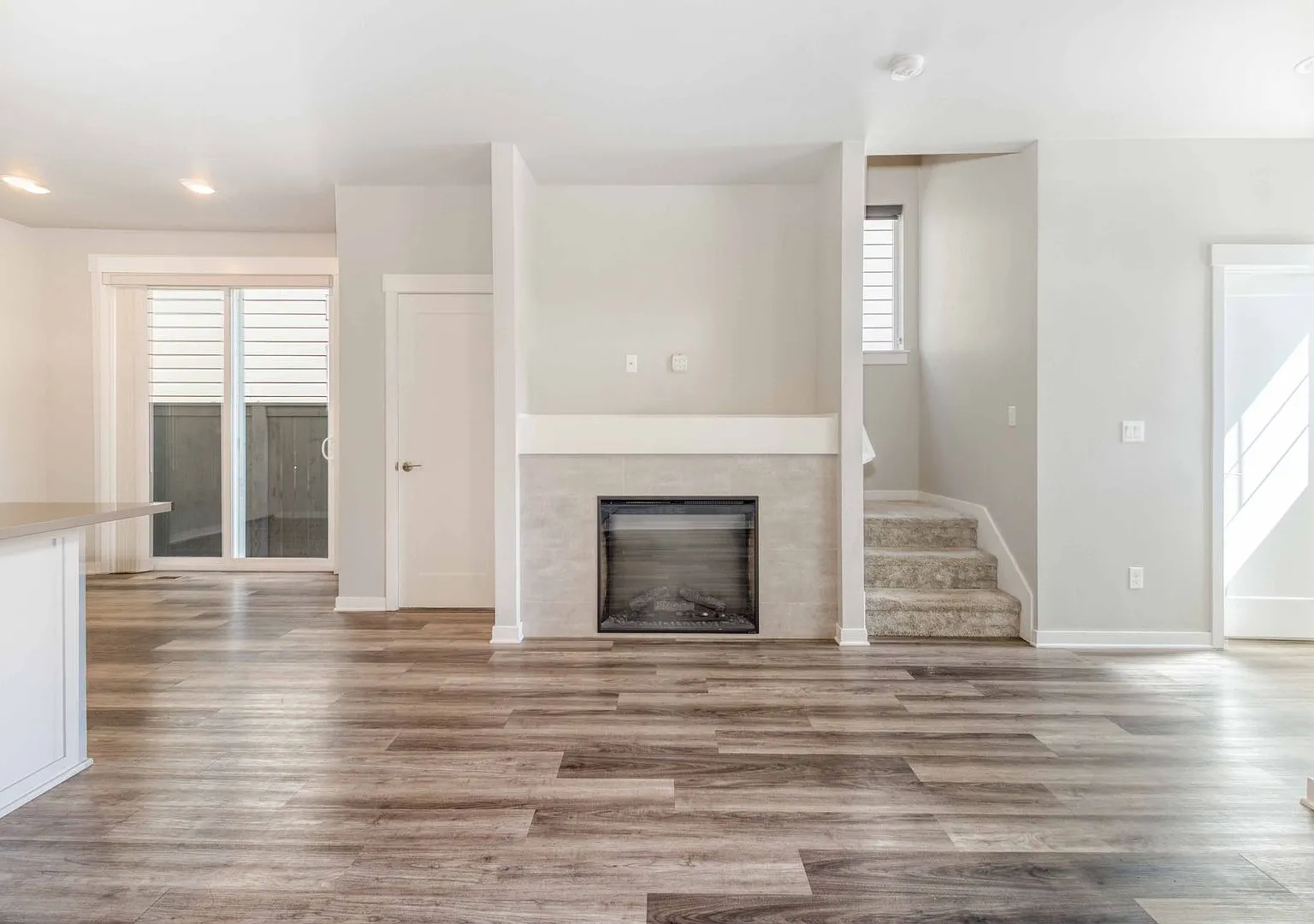 3 Bdrm, 2.5 Bath 1450 sq ft Townhouse (end unit), All Appliances, Air Conditioning, DOG/Cat OK, D... — Photo 3