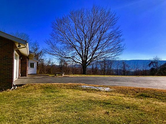 4th image of 841 Twin Oak Cir
