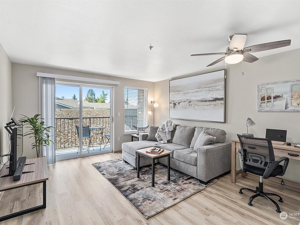 1st image of 12050 15th Avenue NE #403
