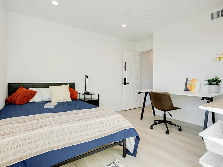 1224 W 37th Pl — Photo 9