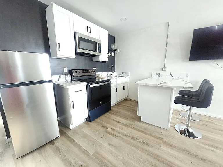 6545 Pine Ave — Photo 14