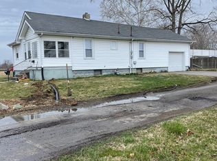 220 W Willow St, Anderson, IN 46012