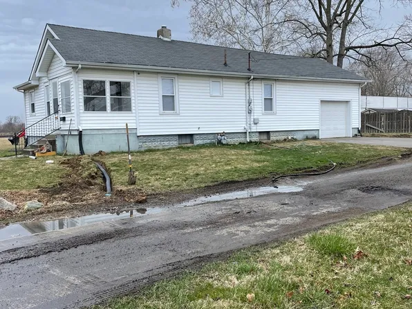 220 W Willow St, Anderson, IN 46012
