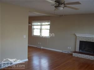 3rd image of 7120 W 89th Ter