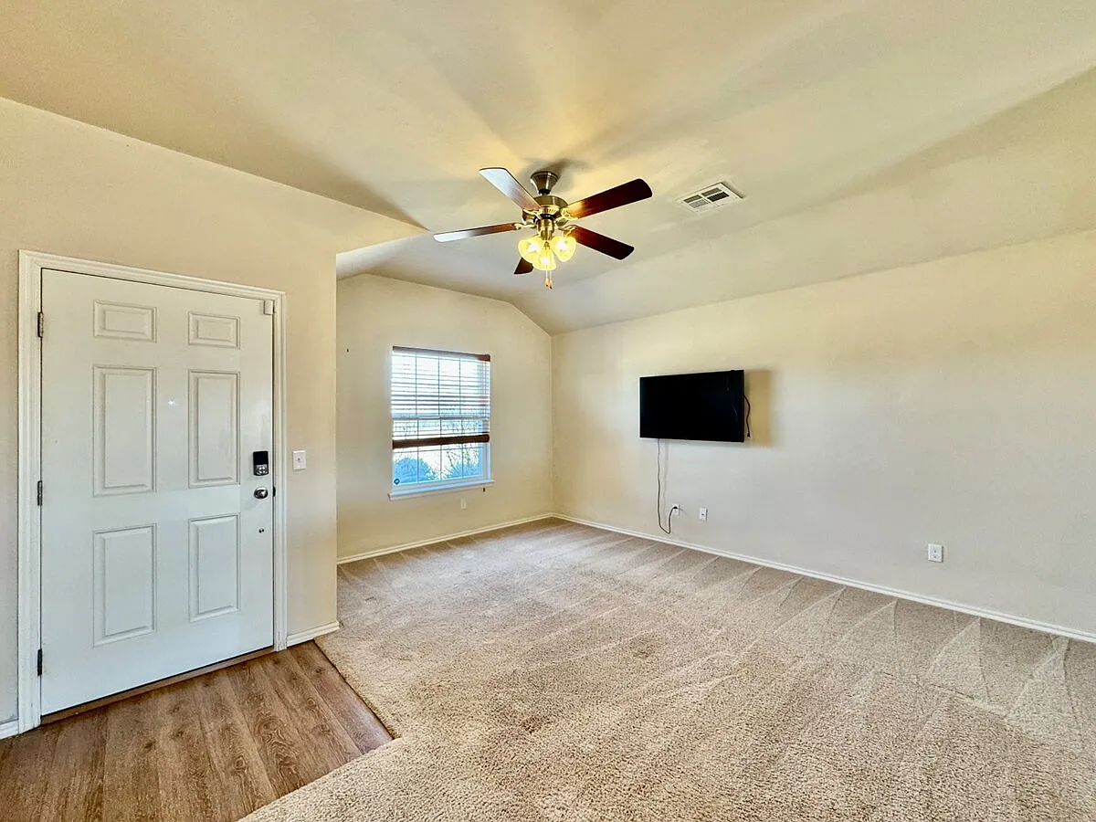3 bed, 2.0 bath, 1260 sqft, $1,695 — Photo 4