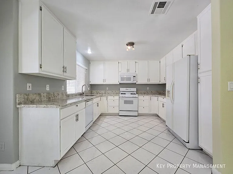 4613 Fireside Ln — Photo 8