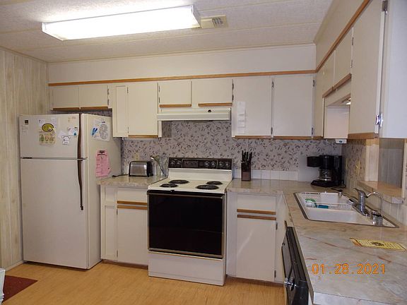 3rd image of 19264 Green Valley Ct #25D