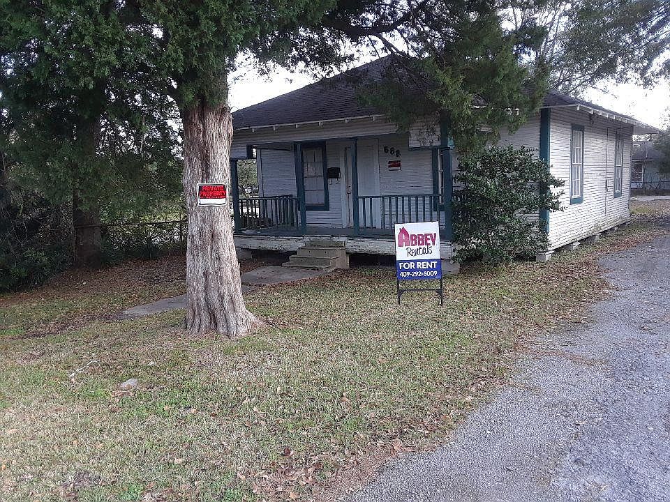 1st image of 688 Lee St