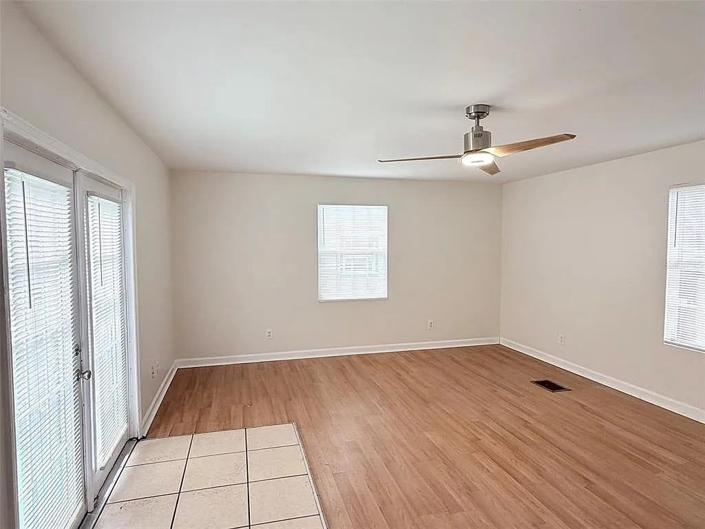 2 bed, 1.0 bath, 1090 sqft, $1,995 — Photo 2