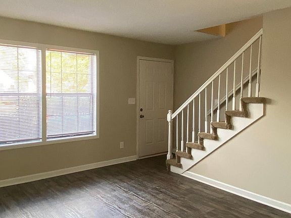 4th image of 541 Hietts Ln APT B