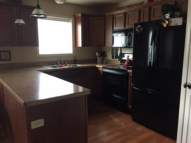 3 bed, 2.5 bath, 1584 sqft, $2,500 — Photo 4