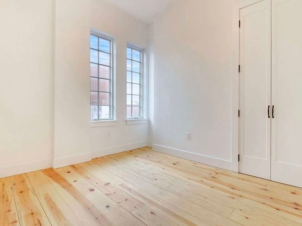 2nd image of 271 Metropolitan Ave #4