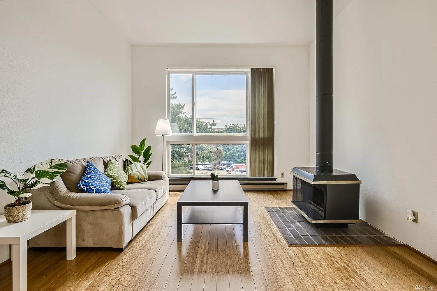 2 bed, 849 sqft, $2,900 — Photo 1