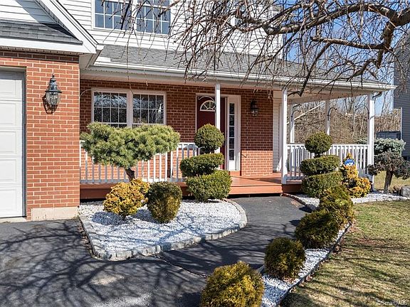 3rd image of 11 Rachel Dr