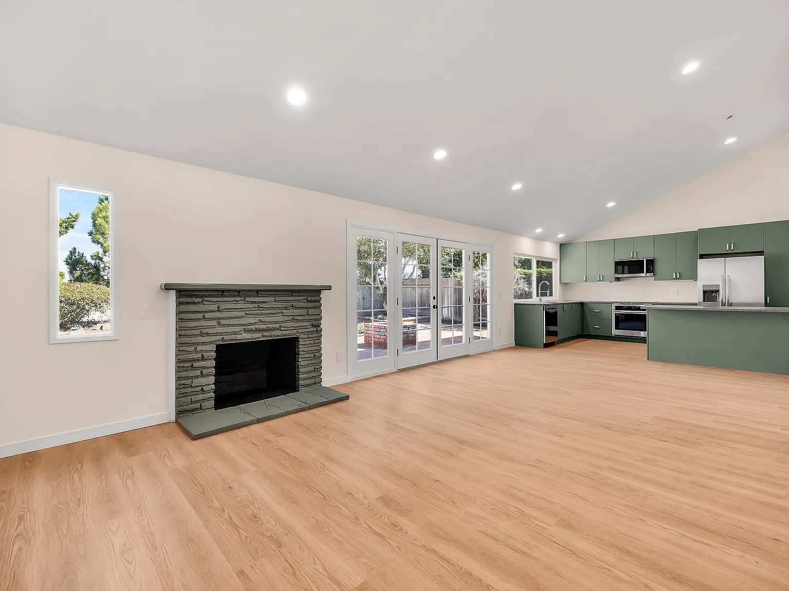 4 bed, 3.5 bath, 1672 sqft, $6,495 — Photo 2