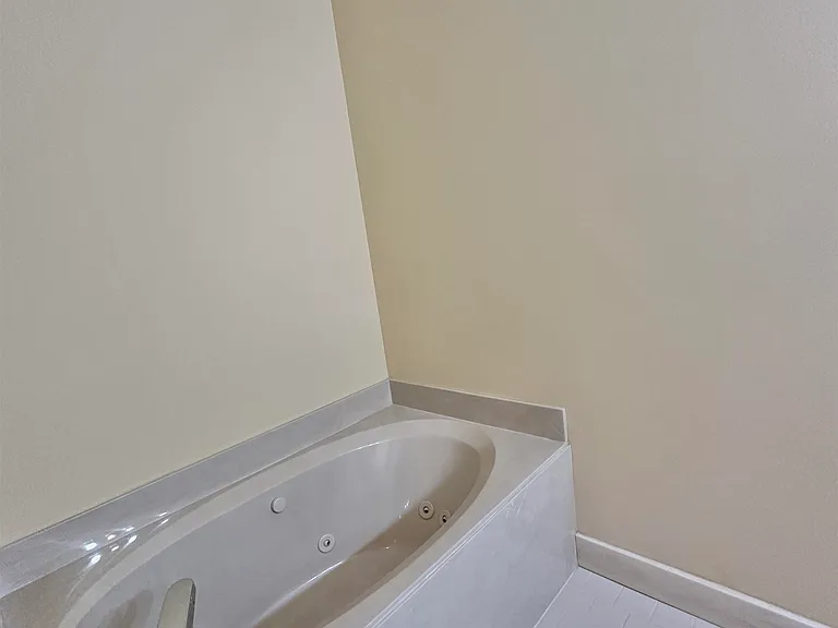 596 Ashley Glen Cir W — Photo 20