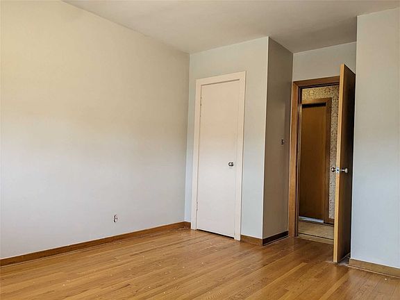 5th image of 1482 Simcoe St N