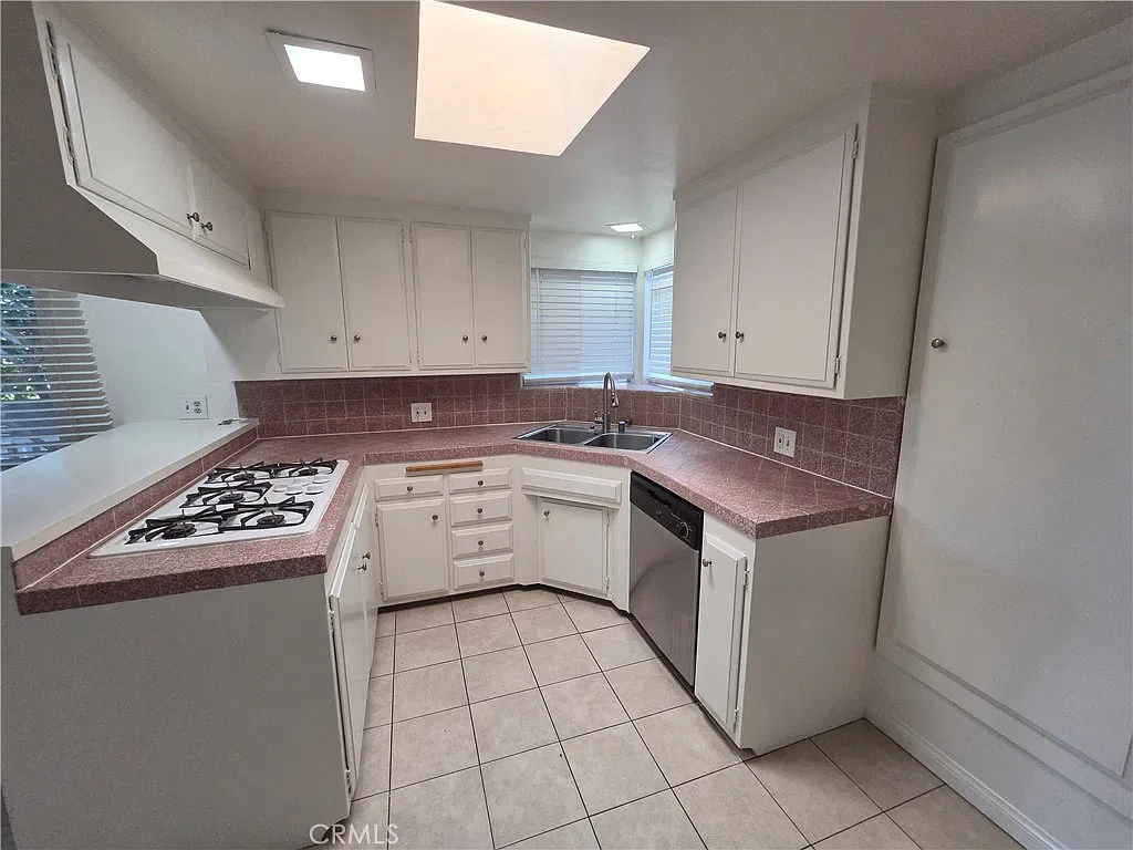 3 bed, 1544 sqft, $6,200 — Photo 4