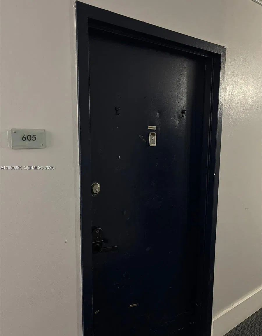 Madison Downtown Condo — Photo 2