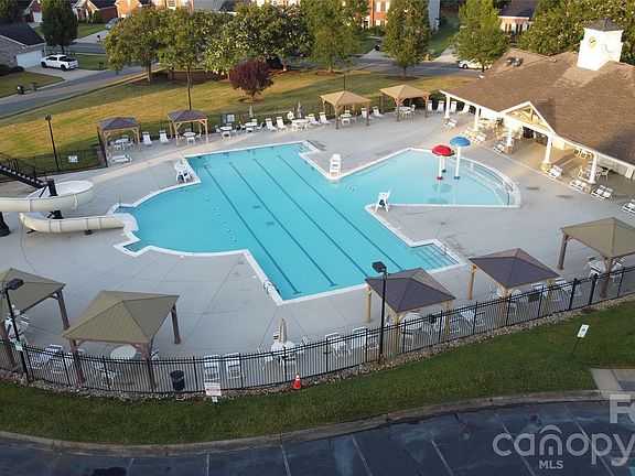3rd image of 1034 Canopy Dr