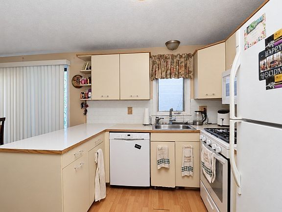 5th image of 20 Angle St APT 10