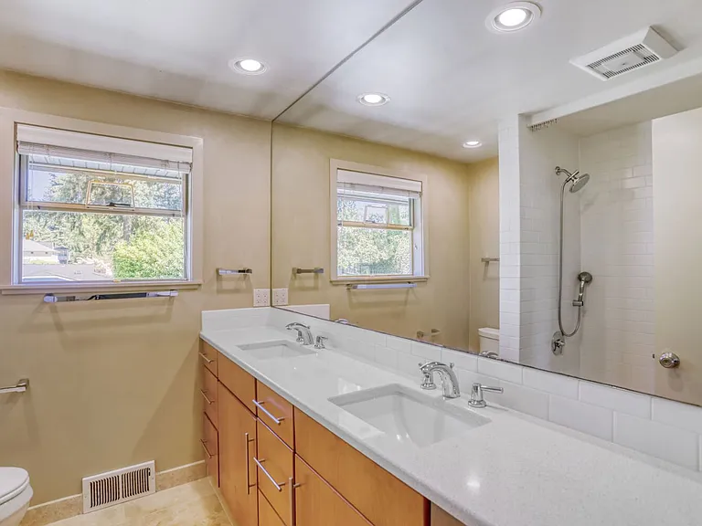 10012 NE 22nd St — Photo 12