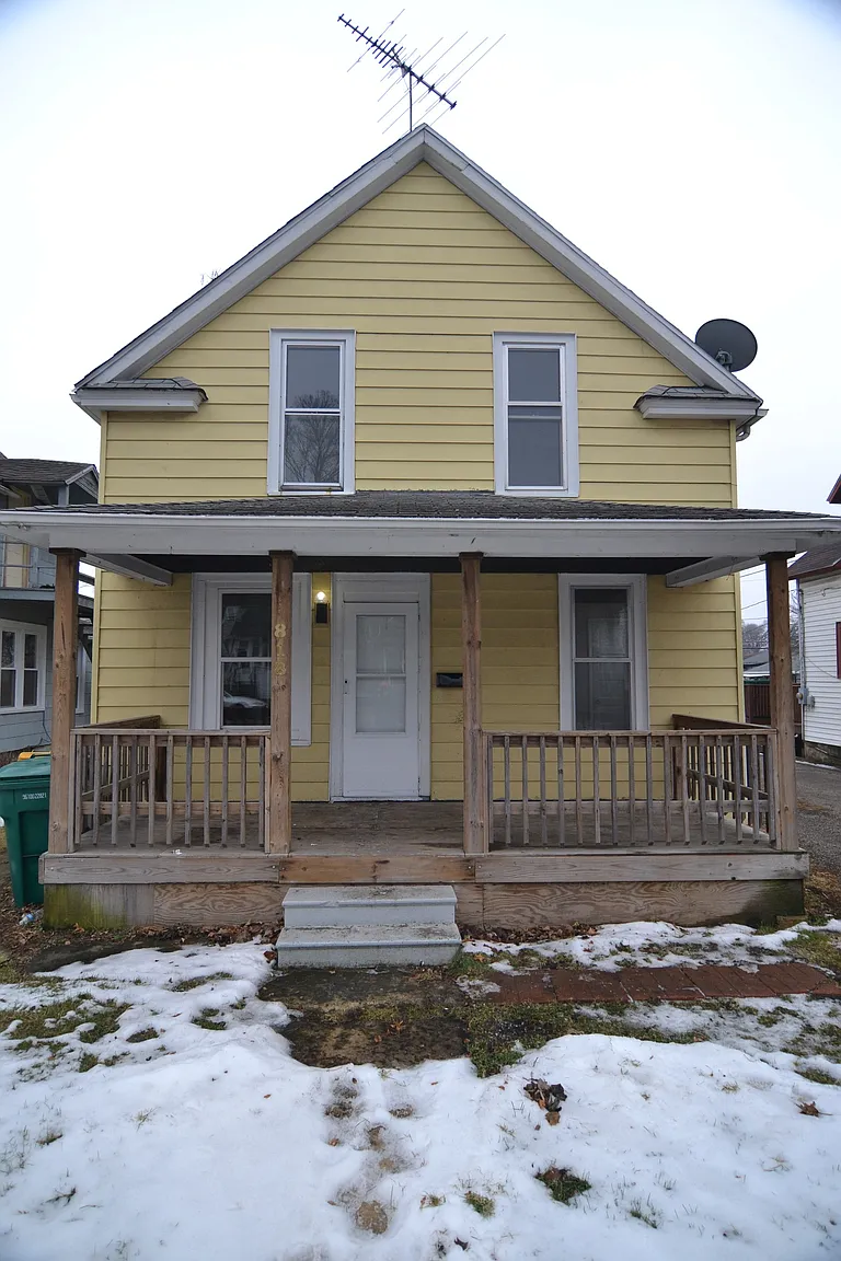 818 E Washington St photo 1