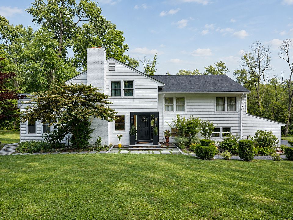 1st image of 84 Hunting Ridge Rd