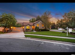 10338 S Woodglen Cir, Sandy, UT 84092