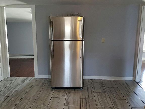 3rd image of 54 Kensington St Floor 3