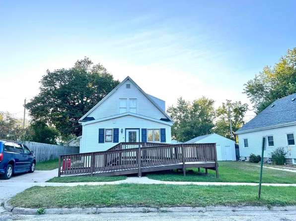 14 7th Ave NE, Oelwein, IA 50662