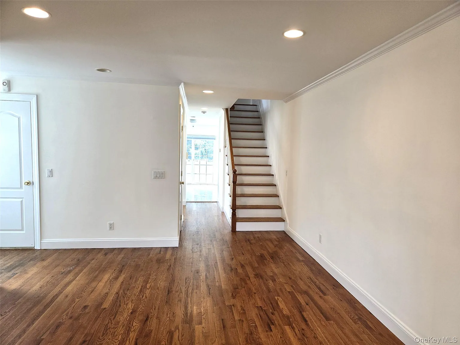 3 bed, 2.5 bath, 1360 sqft, $4,700 — Photo 4