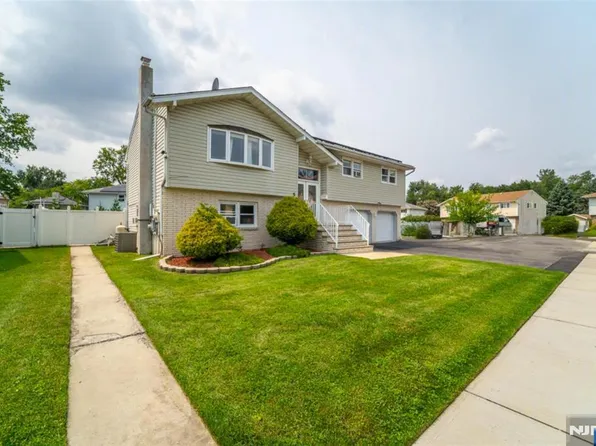 5 La Rosa Dr, Little Ferry, NJ 07643